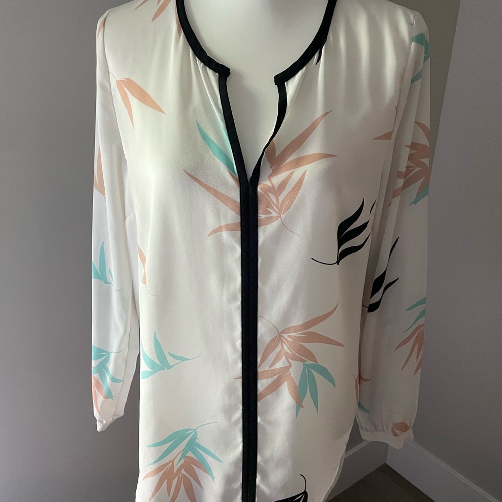 Vince Camuto Cream and Black Leaf Print Blouse